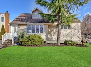 1139 Slabey Ave, Valley Stream, NY 11580