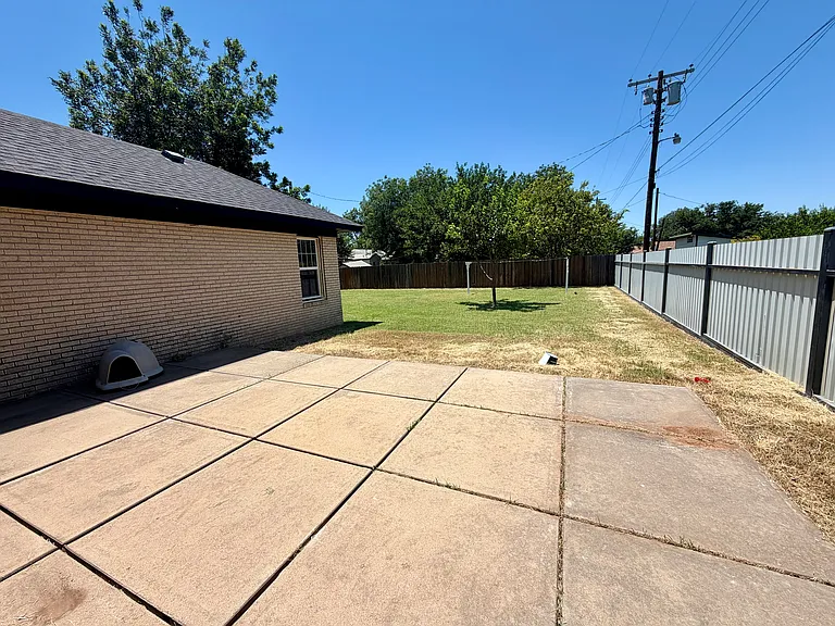 908 Cain St — Photo 12