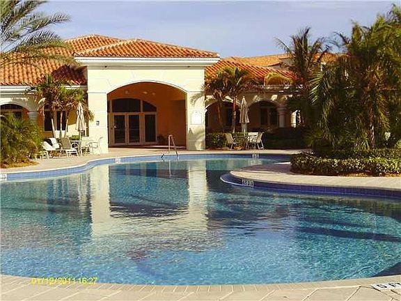 5th image of 11 Harbour Isle Dr E #305