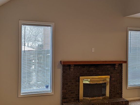 3rd image of 1709 Willow Ct APT B