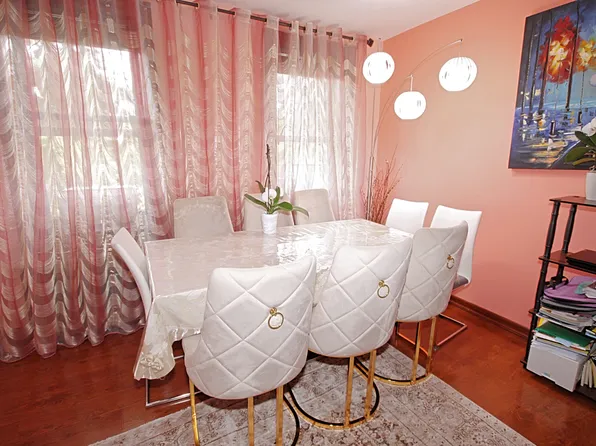 2209 Knapp Street image 9 of 18