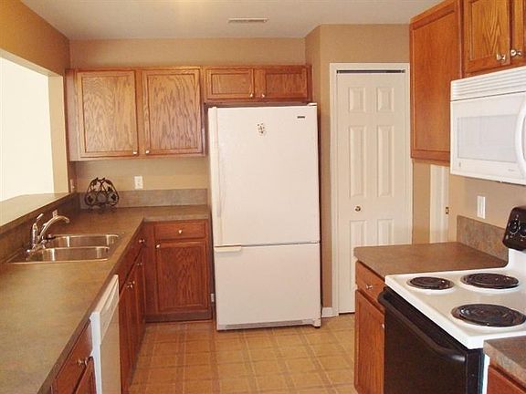 3rd image of 16872 Dover Dr #122