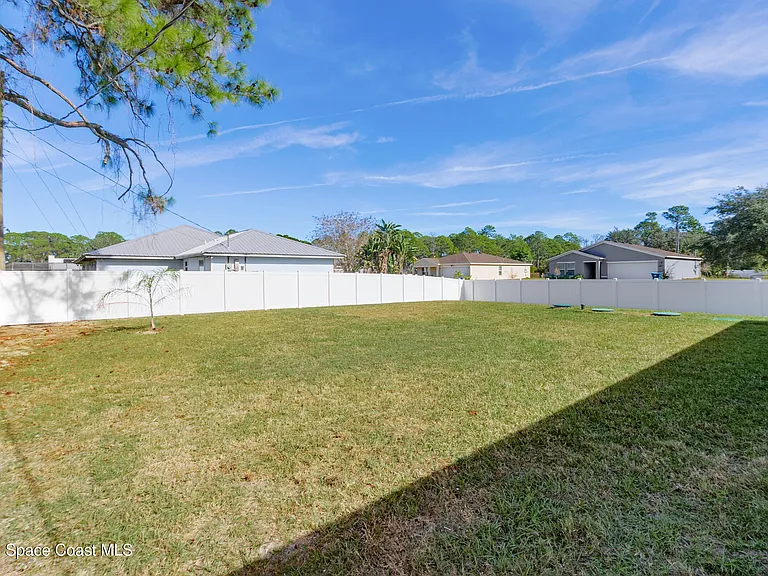 511 Trumpet St SW — Photo 9