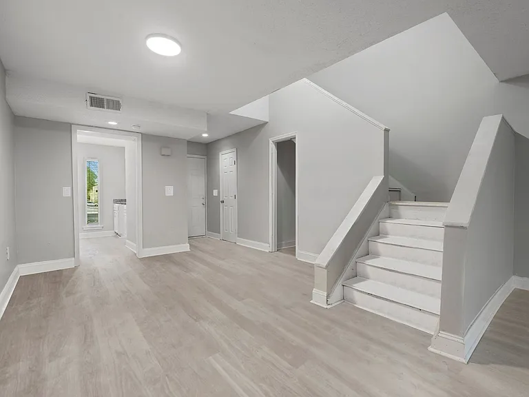 Colonial Pointe Apartments — Photo 33