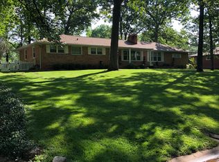 7401 Raleigh Dr, Saint Louis, MO 63123