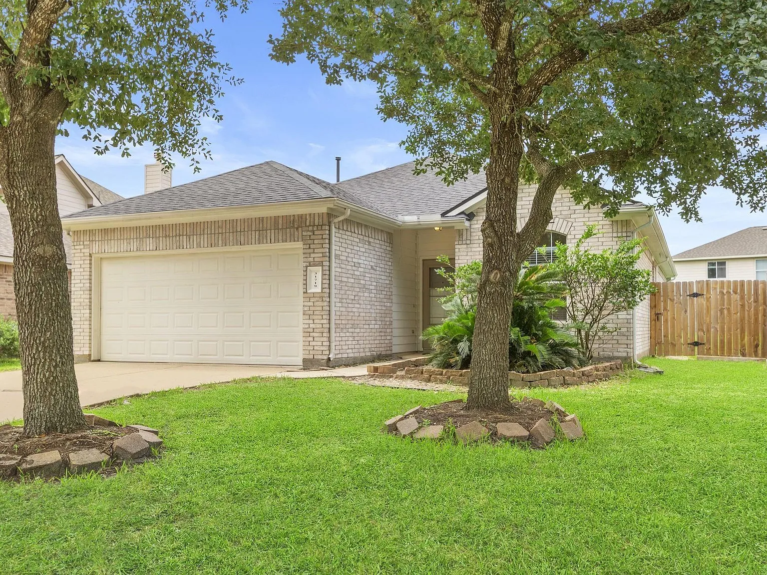 3 bed, 2.0 bath, 1538 sqft, $2,100 — Photo 1