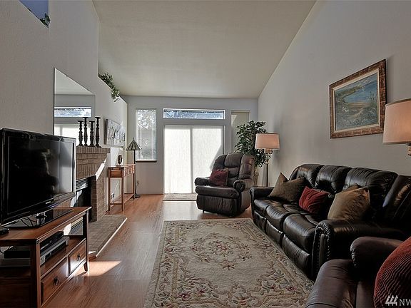 4th image of 15908 Village Green Dr Unit C