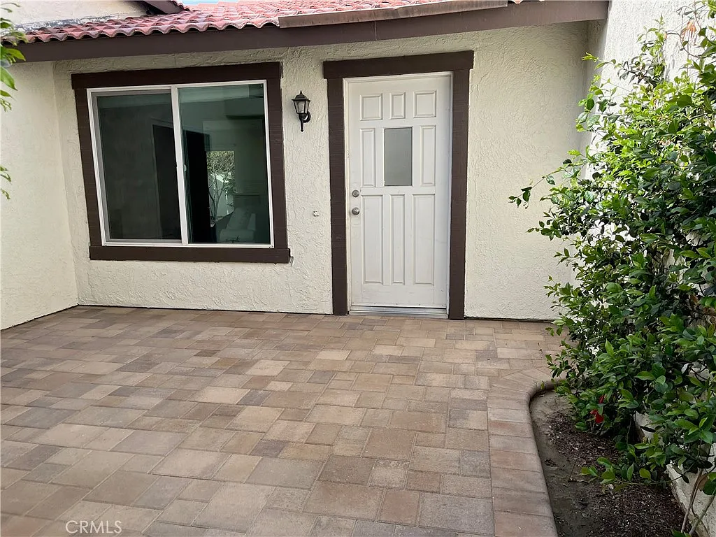 2 bed, 1054 sqft, $2,600 — Photo 4