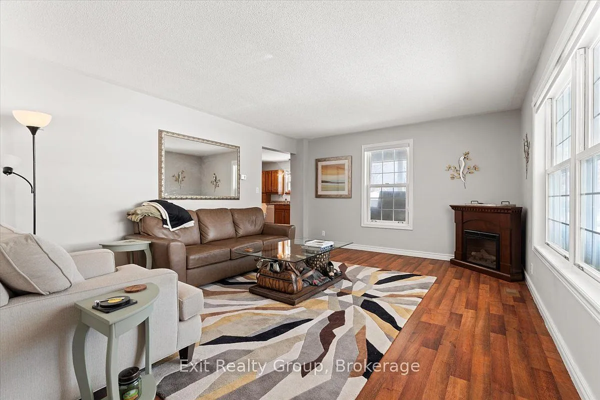 5 bed, $3,650 — Photo 4