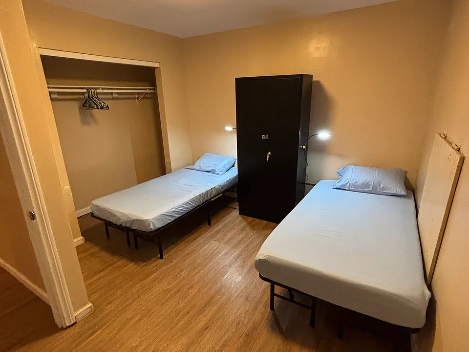 923 Sacramento Ave #5