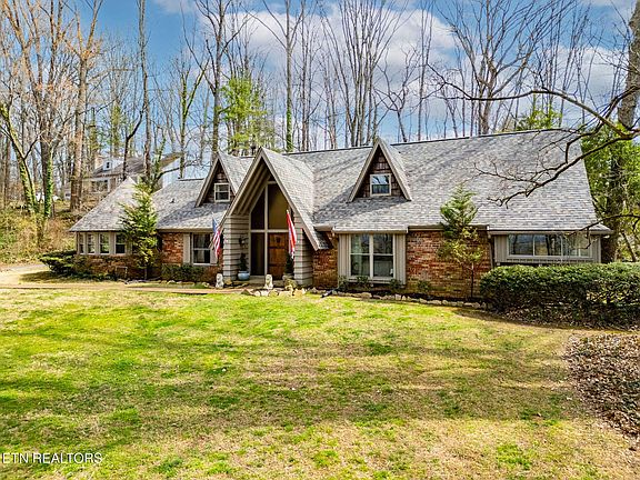 2nd image of 121 Wendover Cir