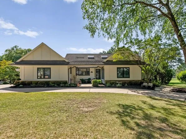 12809 Pembroke Cir, Leawood, KS 66209