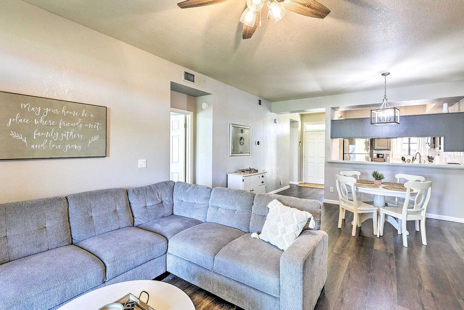 2 bed, 2.0 bath, 1065 sqft, $2,806 — Photo 2