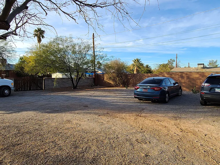 2720 N Warren Ave — Photo 17
