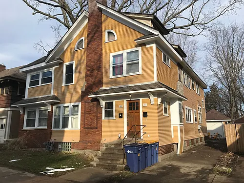 709-711 Hawthorne NE Photo 1
