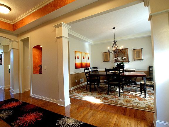 5th image of 10163 Abbottshire Village Pl