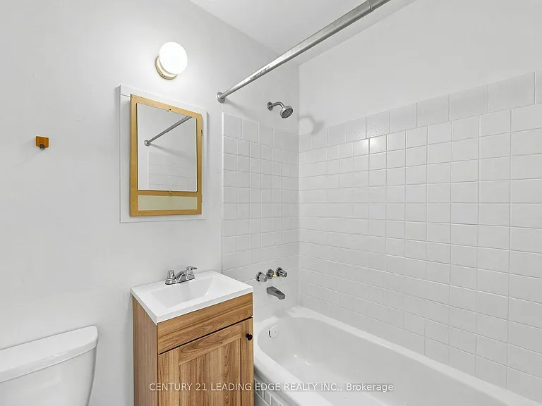 18 Brock St W #3 — Photo 21