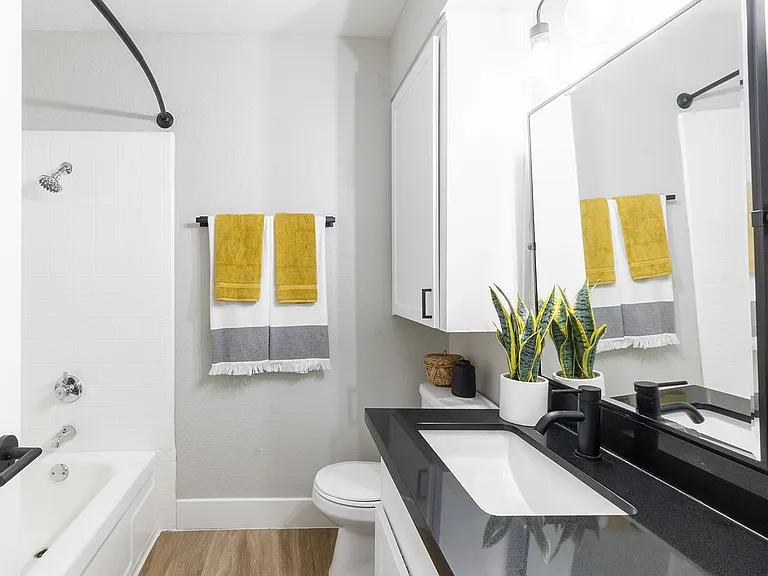 The Luxe Apartments — Photo 14