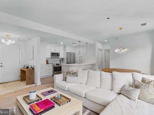 1811 Chestnut St APT 605, Philadelphia, PA 19103