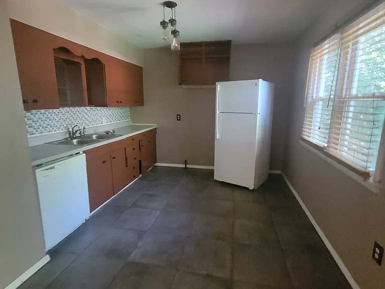 2316 NW 38th Pl — Photo 4