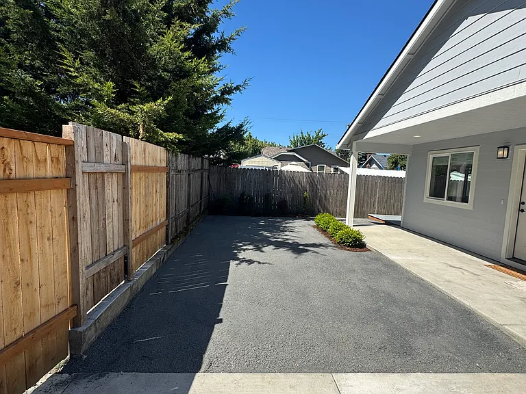 408 S 3rd St — Photo 12