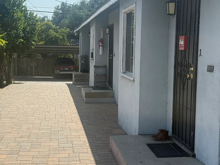 229 N Buena Vista St #C — Photo 6
