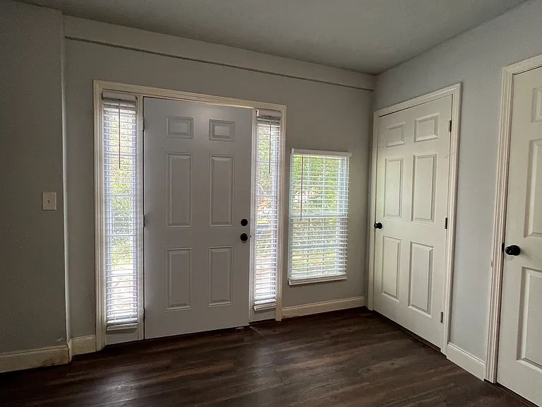 Shiloh Way NW — Photo 1