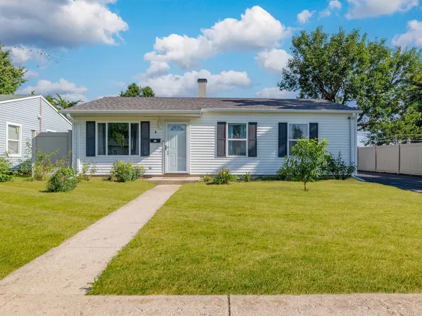 4 Arlington Dr, Romeoville, IL 60446
