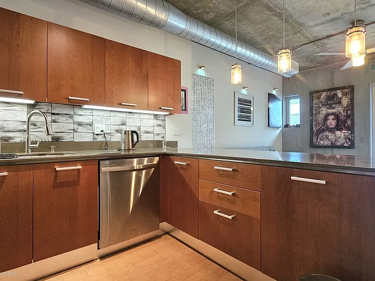 645 W 9th St #609 — Photo 23