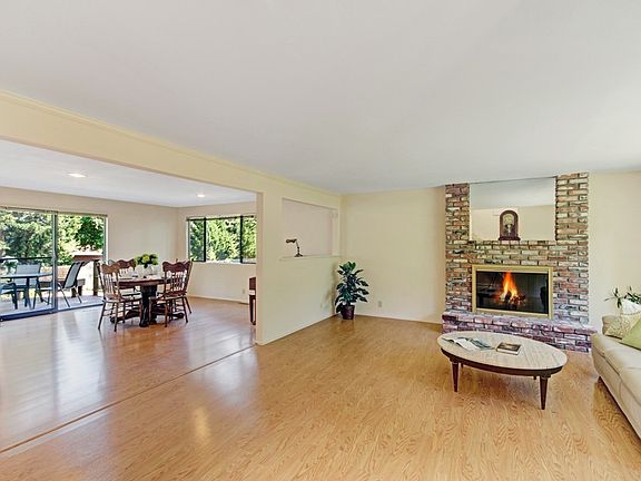 4th image of 3034 177th Ave NE