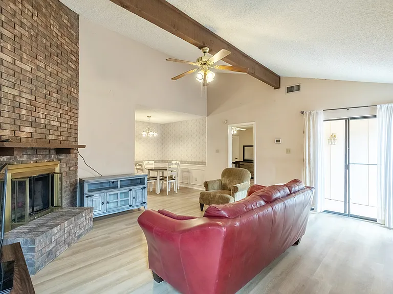 4074 Russell Ave — Photo 2
