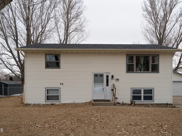 50 McDougall Dr, Bismarck, ND 58504
