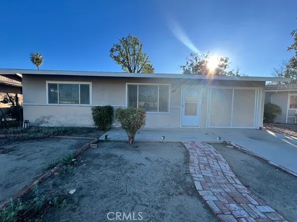 810 Felipe Pl, Hemet, CA 92543