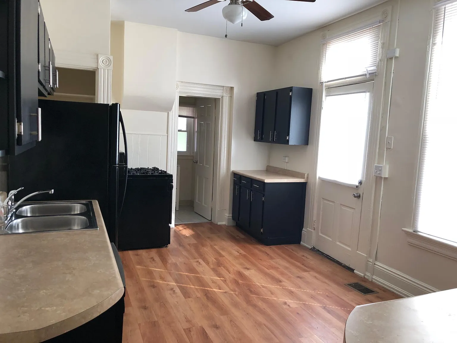 3 bed, $1,825 — Photo 2