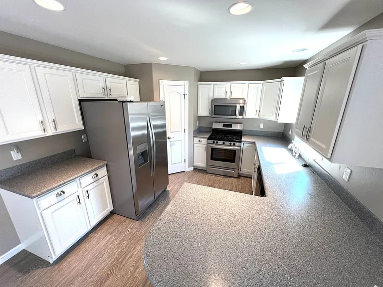2633 Knight St — Photo 11