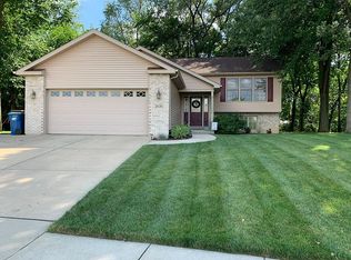 2026 12th St, Silvis, IL 61282