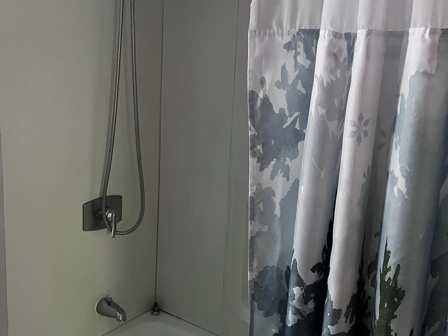370 Pond Hl — Photo 4
