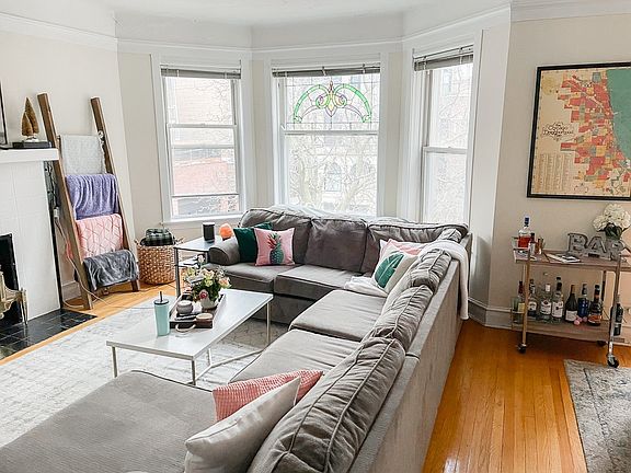 3rd image of 3155 N Pine Grove Ave #2F