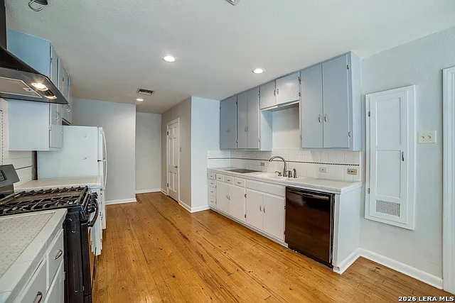 244 Halcyon Pl — Photo 5