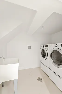 Laundry, photo 1