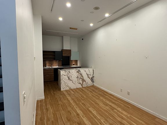 4th image of 75 Saint Nicholas St #Townhouse 1