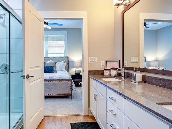 Furnished Apartment in Complex (Unit for rent has hardwood throughout)