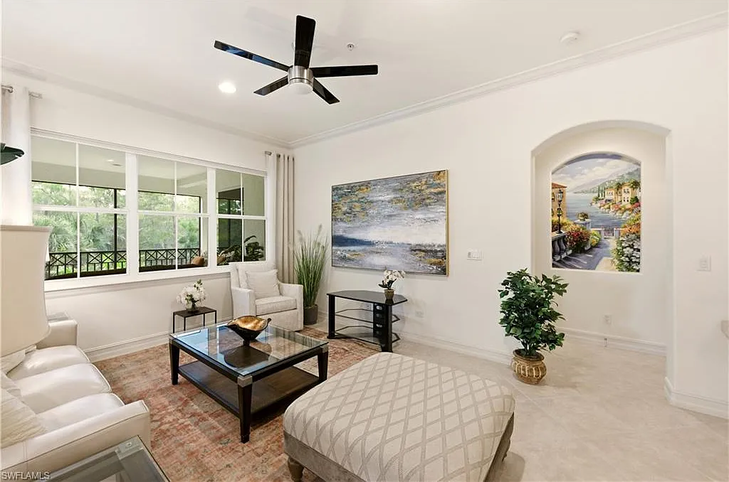 3 bed, 2.0 bath, 2420 sqft, $8,000 — Photo 4