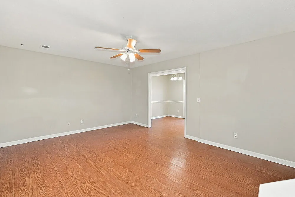 3 bed, 2.5 bath, 1455 sqft, $2,145 — Photo 4