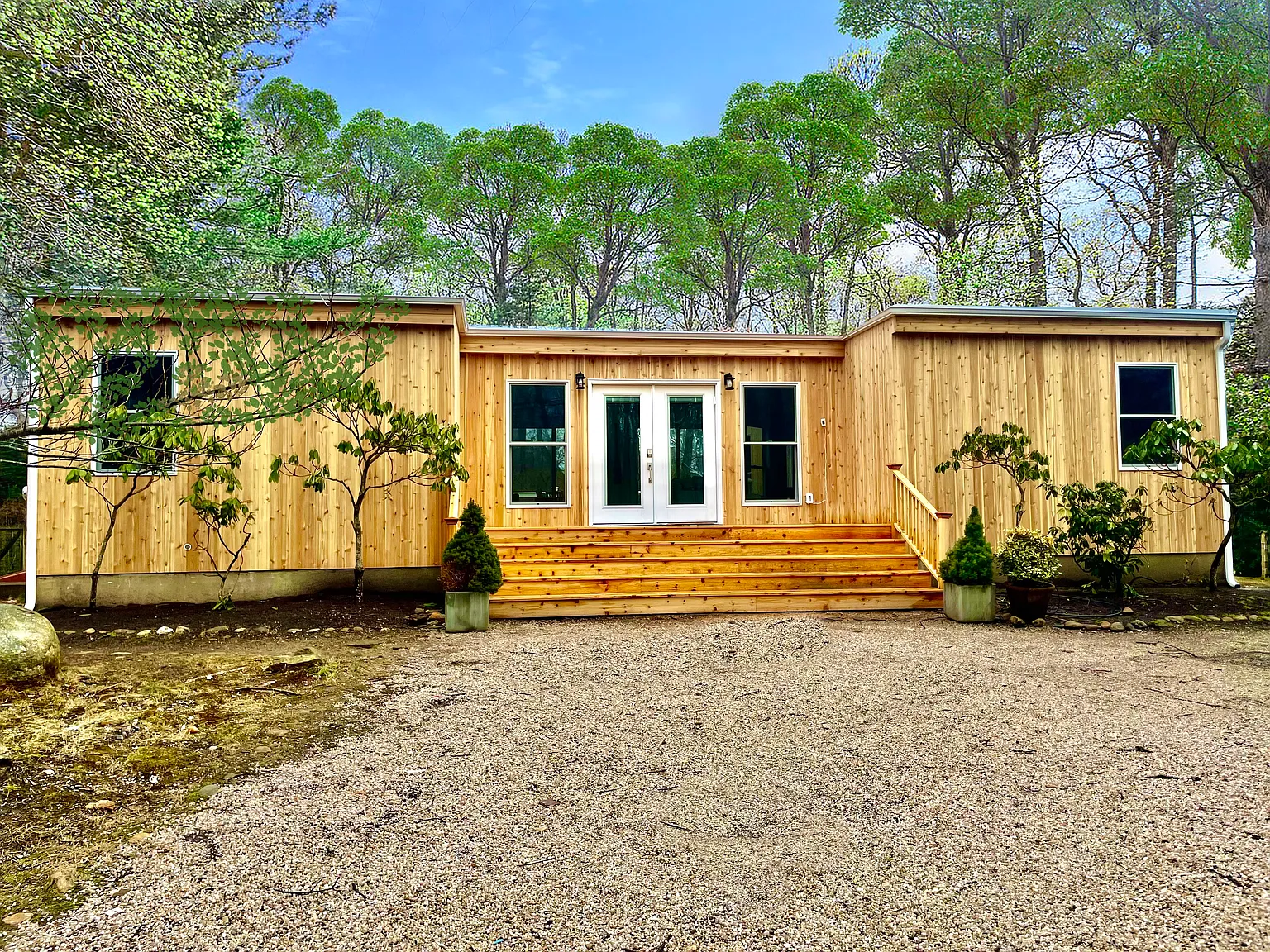 Bright Beach Bungalow Super Close to Bay! — Photo 2