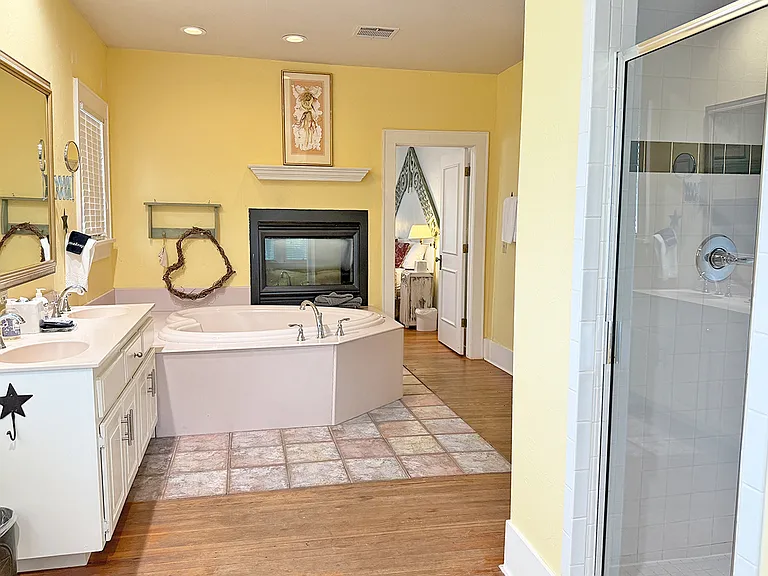 325 W Tonhawa St — Photo 13