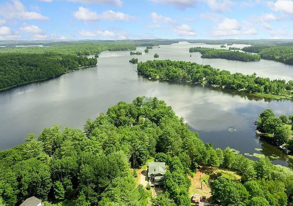 1st image of 9 Rocky Point Dr