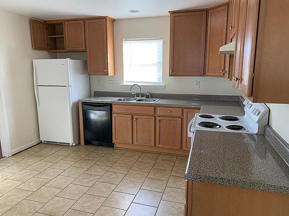 4th image of 130 Lori Dr