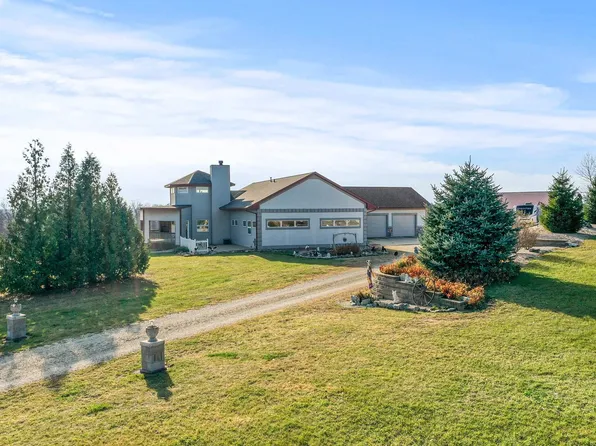 2104 S Kessler Rd, Janesville, WI 53548