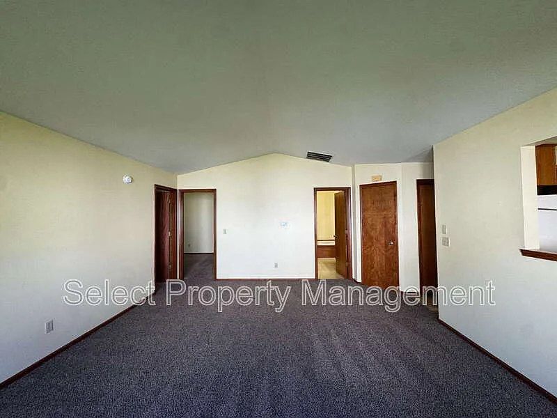 2 bed, 1.0 bath, 1003 sqft, $1,249 — Photo 3